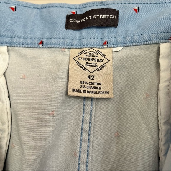 NWT Men’s St. John’s Bay All Over Print Chino Shorts Size 42 9” Inseam Blue - Picture 2 of 6